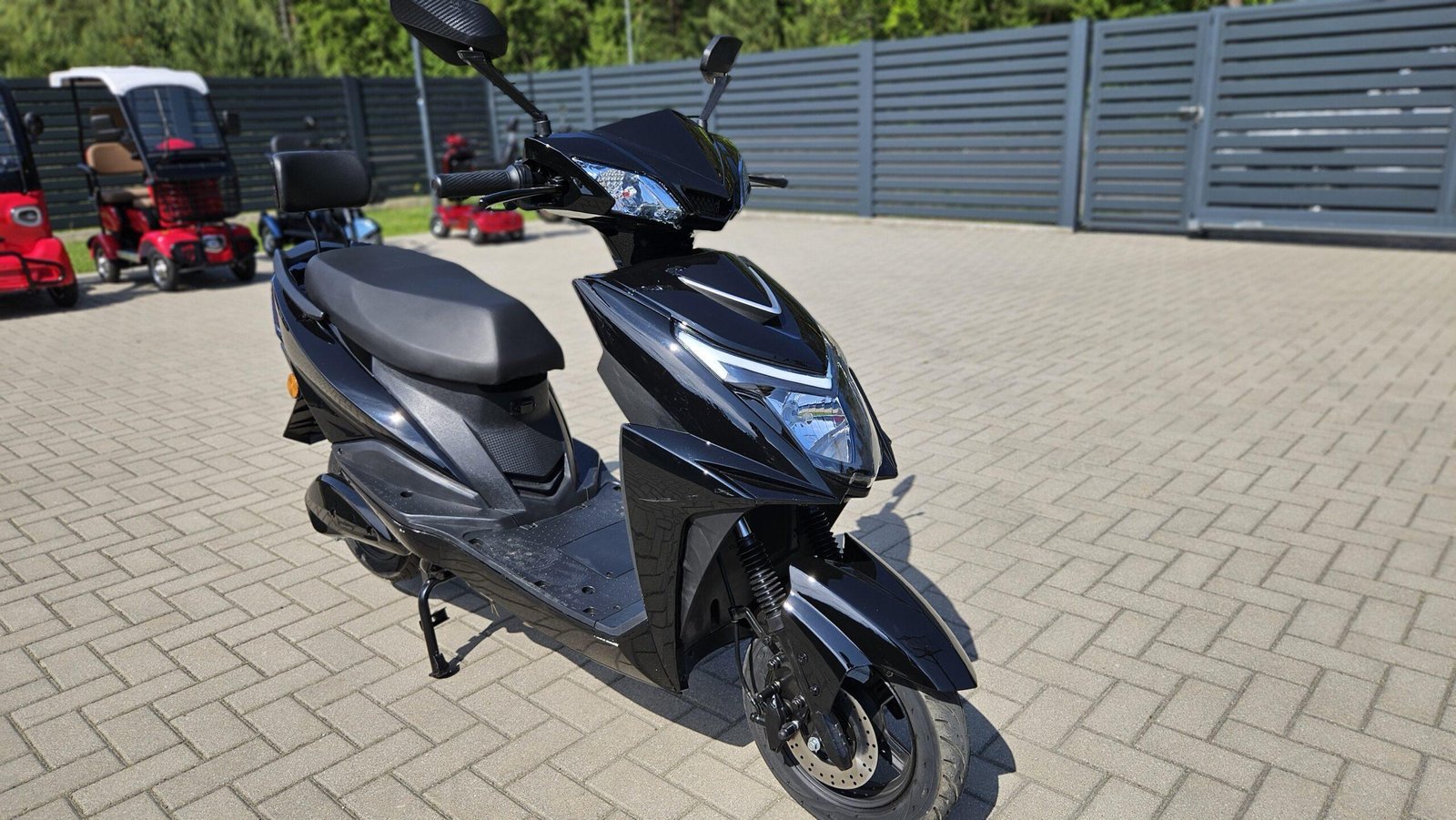 Elektrinis motoroleris EC-01